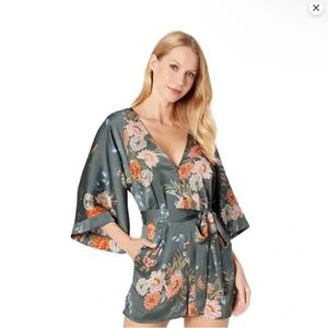 Bishop and young Kimono Sleeve Romper in Palais Print size XS